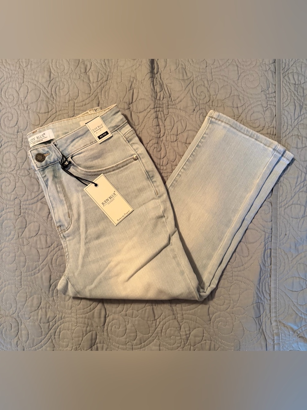 Judy Blue Mid Rise Skinny Fit Capri Jeans Light Wash Size 3/26 NWT